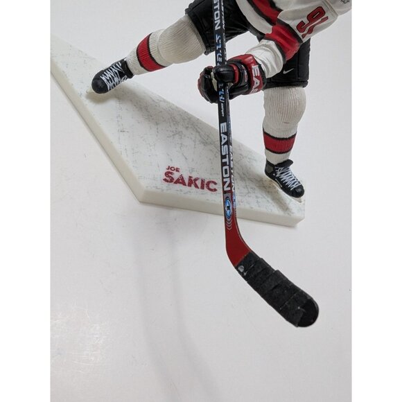 McFarlane NHL Joe Sakic Series 1 2004 Team Canada - Picture 10 of 16